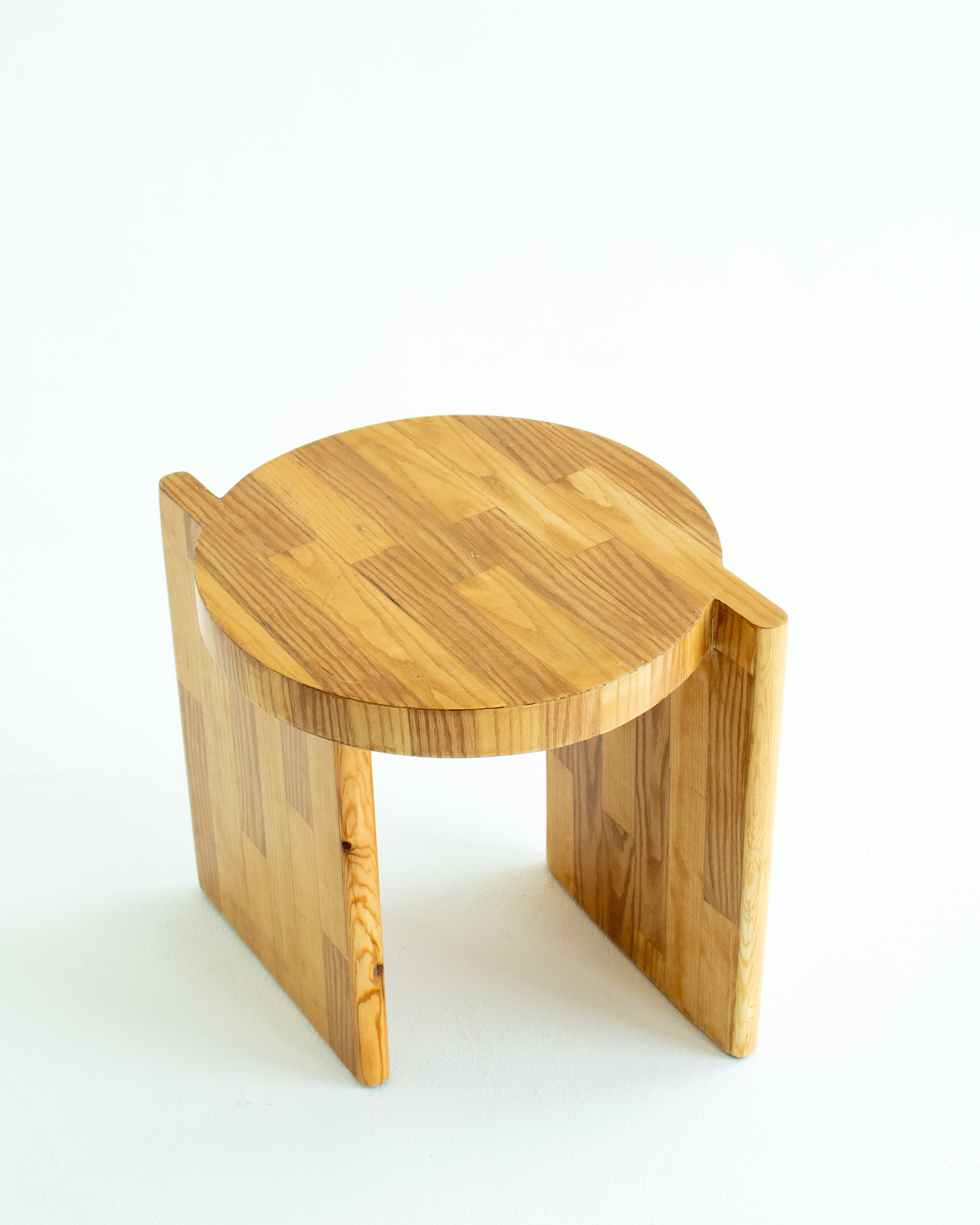 Samt Side Table —Natural Pitch Pine Wood